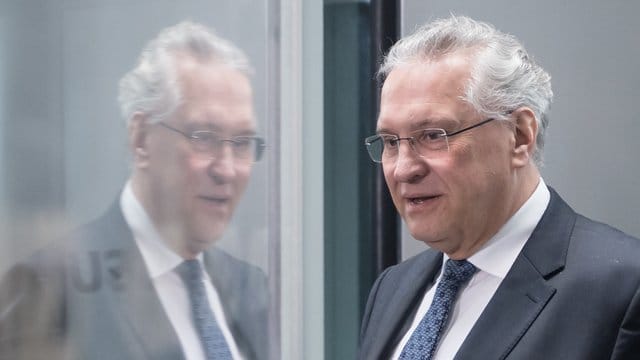 Bayerns Innenminister Joachim Herrmann Anfang Dezember in der CSU-Zentrale in München. Bayerns Innenminister Joachim Herrmann Anfang Dezember in der CSU-Zentrale in München.