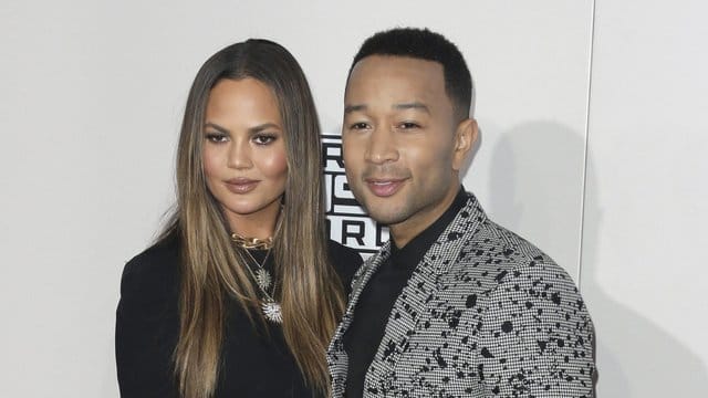 Model Chrissy Teigen und ihr Mann, der Musiker John Legend, waren etwas länger unterwegs.