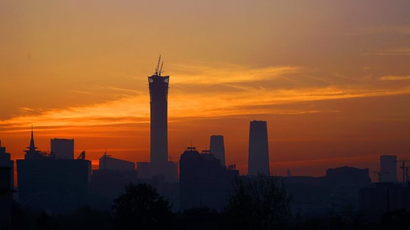 Die Skyline von Peking mit dem im Bau befindlichen Cittic Tower.