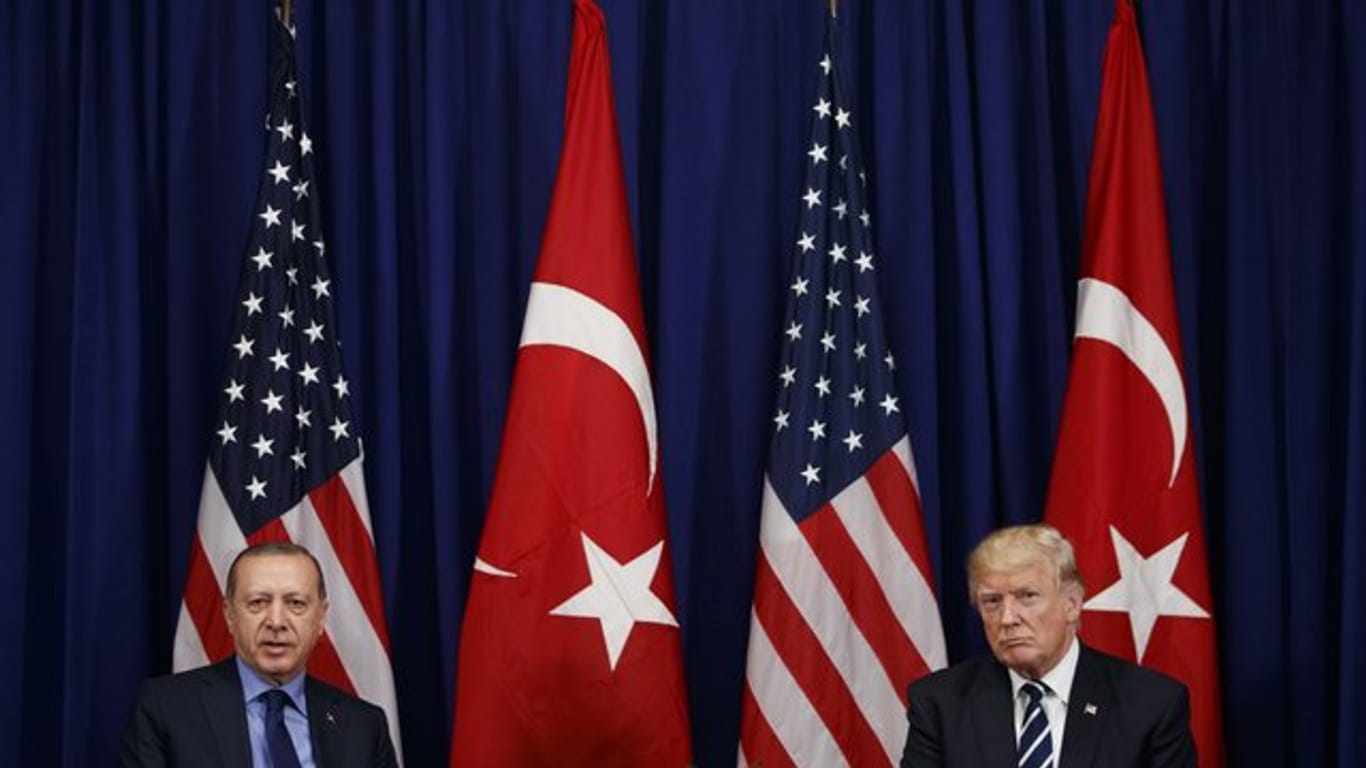Die US-Vertretungen in der Türkei und auch die türkische Vertretungen in den USA vergeben wieder gegenseitig Visa.