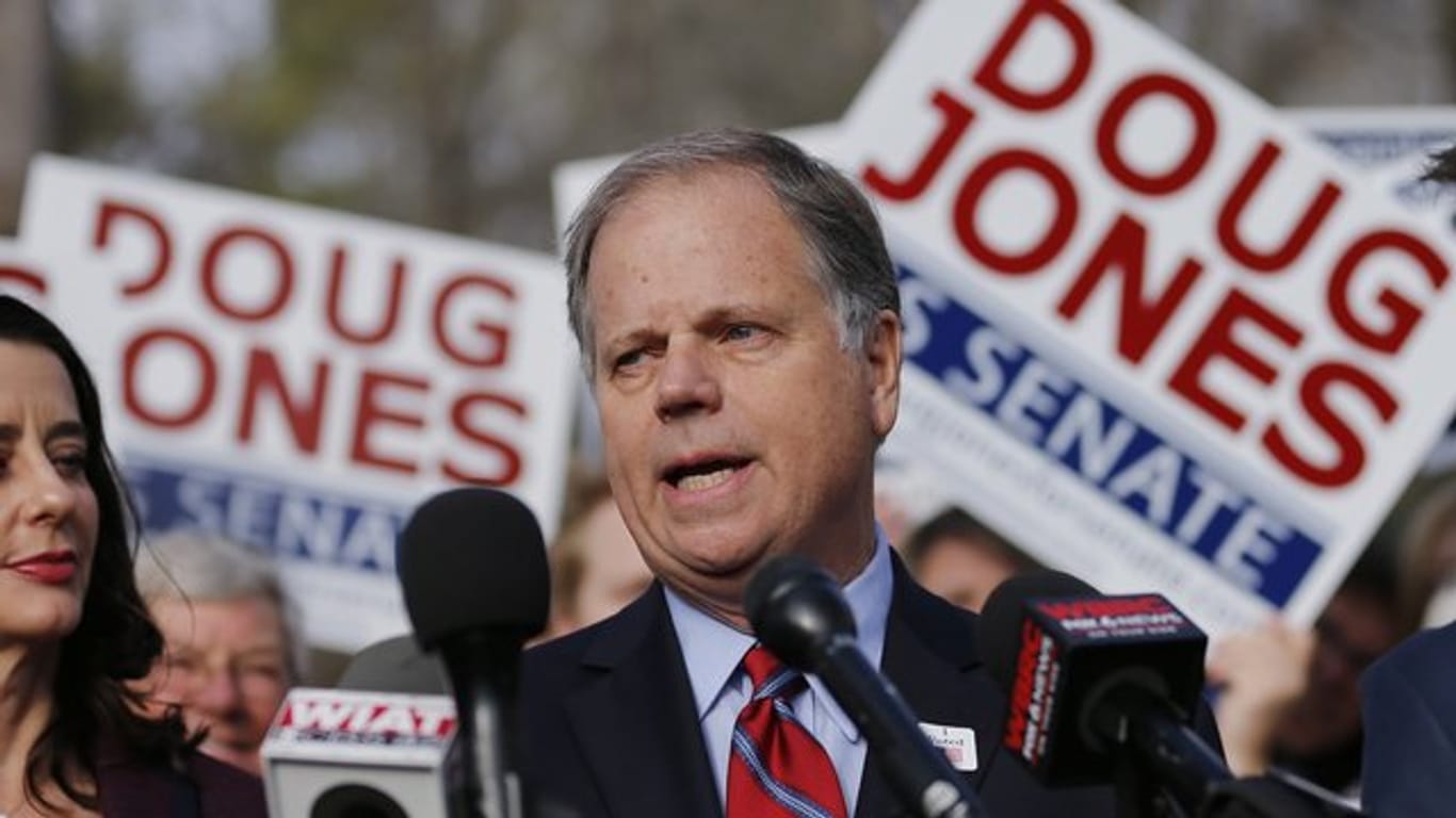 Doug Jones ist zum offiziellen Sieger der Senatswahl in Alabama erklärt worden.