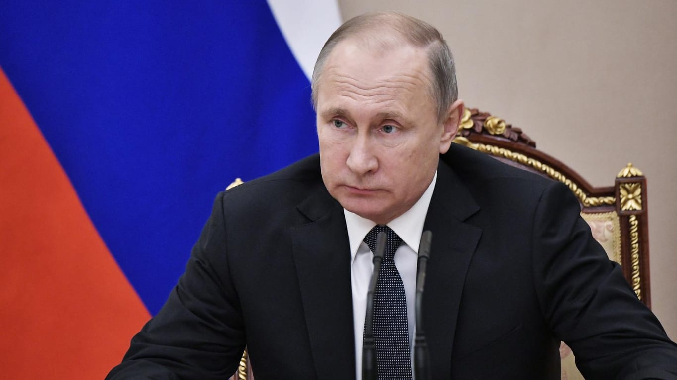 Nach der Explosion in Sankt Petersburg fordert der russische Präsident Wladimir Putin eine härtere Gangart gegen Terroristen.