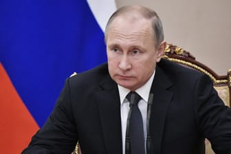 Nach der Explosion in Sankt Petersburg fordert der russische Präsident Wladimir Putin eine härtere Gangart gegen Terroristen.