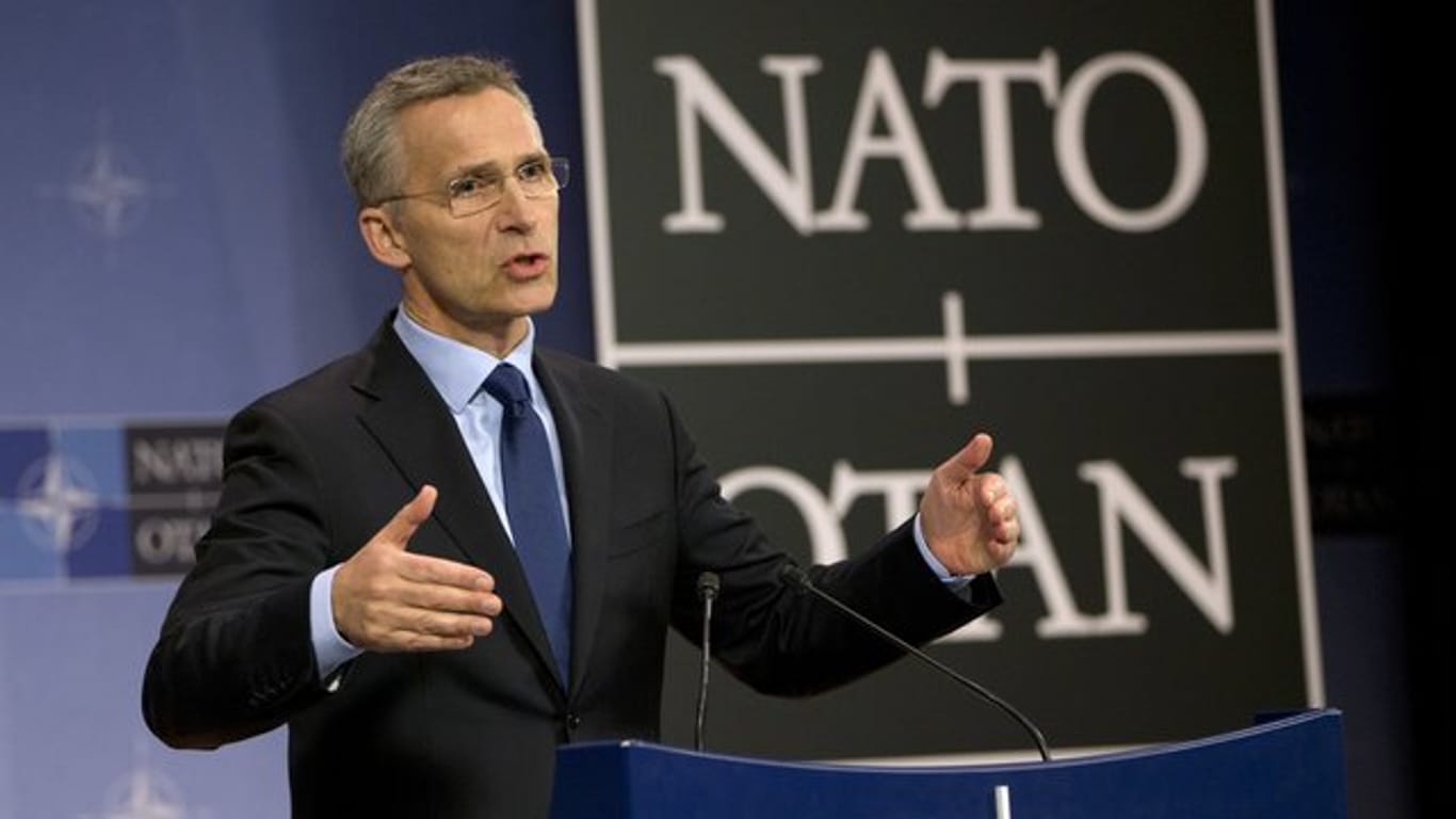 "Ich gehe davon aus, dass wir mehr Treffen haben werden und dass wir auch die militärischen Kommunikationskanäle mehr nutzen werden", sagt NATO-Generalsekretär Jens Stoltenberg.