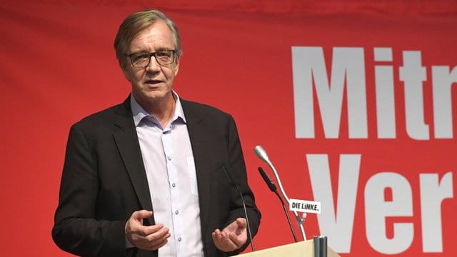 "Wir dürfen die AfD nicht zum zentralen Bezugspunkt unserer Politik machen", sagt der Vorsitzende der Linksfraktion im Bundestag. "Wir dürfen die AfD nicht zum zentralen Bezugspunkt unserer Politik machen", sagt der Vorsitzende der Linksfraktion im Bundestag.