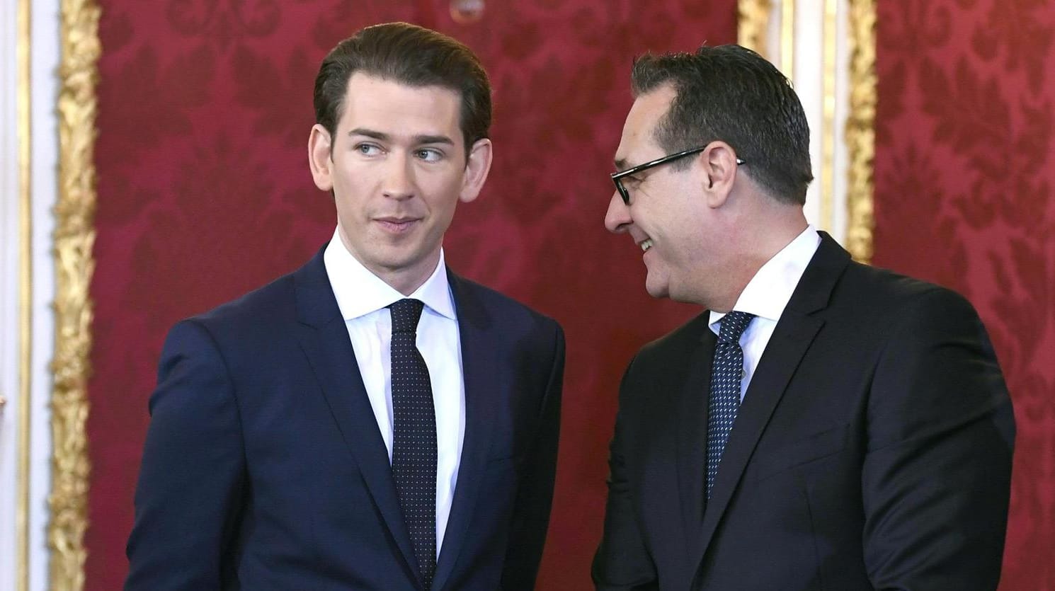 Der österreichische Bundeskanzler Sebastian Kurz (ÖVP;l) und Vizekanzler Heinz-Christian Strache (FPÖ)