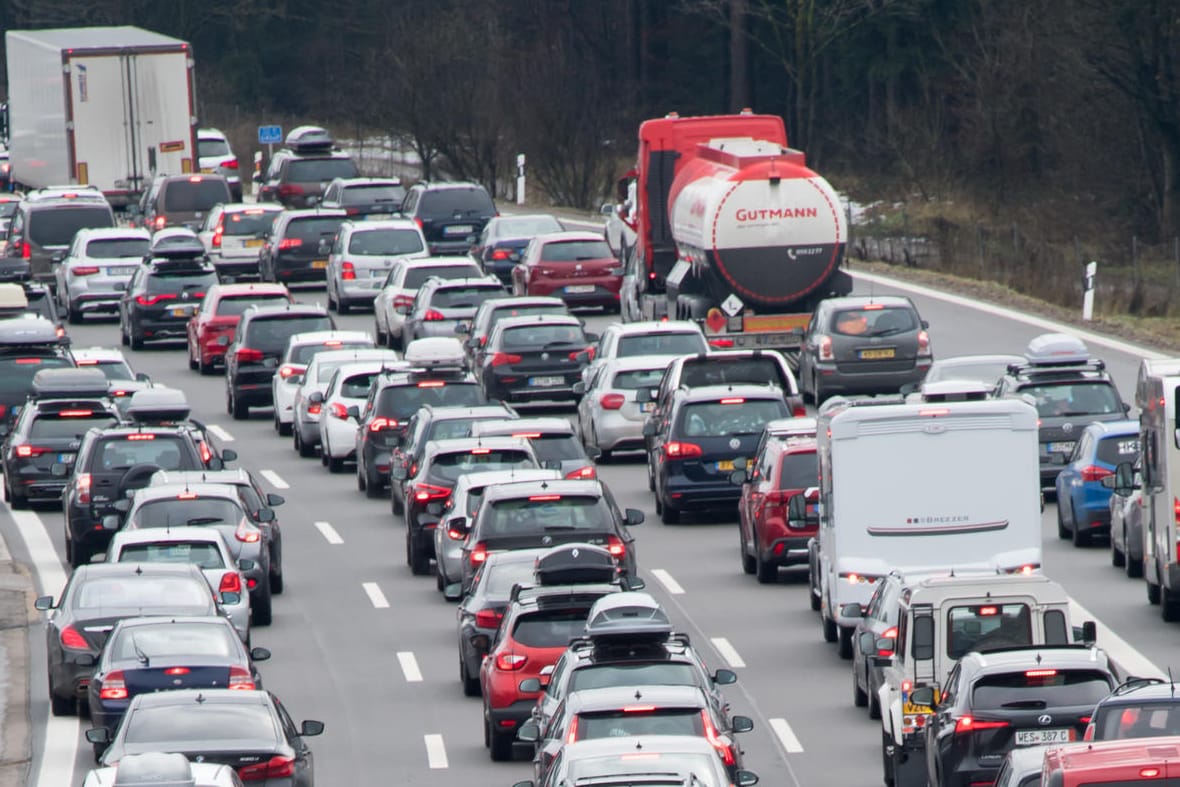 Autofahrer müssen zum Jahreswechsel viel Geduld einplanen