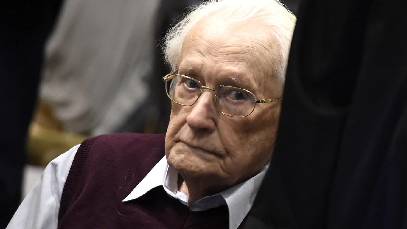 Der Buchhalter von Auschwitz: Oskar Gröning wurde wegen Beihilfe zum Mord in 300.000 Fällen zu vier Jahren Haft verurteilt.