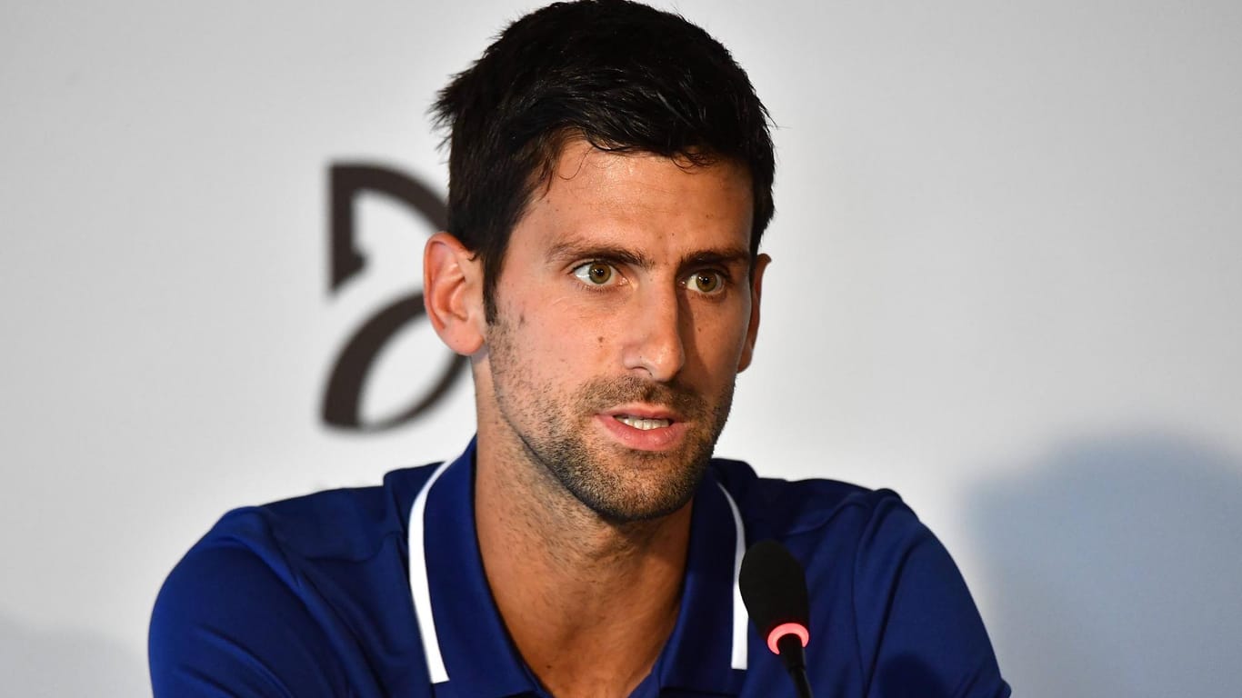 Novak Djokovic auf einer Pressekonferenz: Die Fans müssen weiter auf den "Djoker" warten.