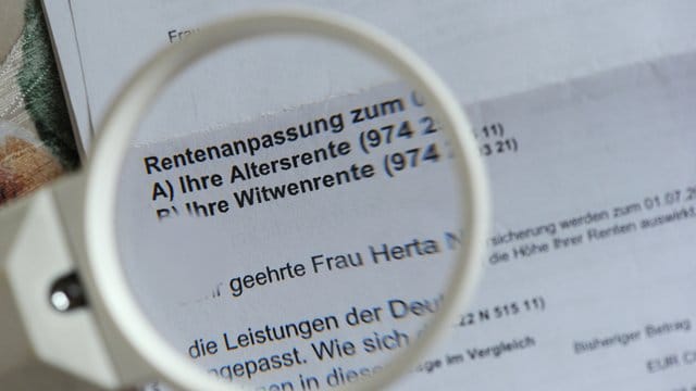 Die SPD will die Rente in den kommenden Jahrzehnte grundsätzlich stärken und das Rentenniveau zumindest stabil halten. Die SPD will die Rente in den kommenden Jahrzehnte grundsätzlich stärken und das Rentenniveau zumindest stabil halten.