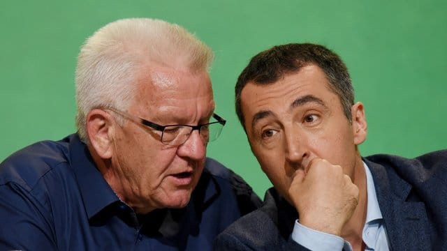 Grüne Realos unter sich: Cem Özdemir und Winfried Kretschmann beim Bundesparteitag. Grüne Realos unter sich: Cem Özdemir und Winfried Kretschmann beim Bundesparteitag.