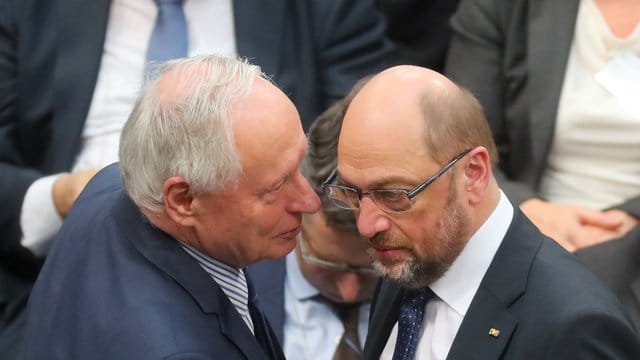 Wahrscheinlich keine geeigneten Partner in einer "linken Volkspartei": Oskar Lafontaine und Martin Schulz. Wahrscheinlich keine geeigneten Partner in einer "linken Volkspartei": Oskar Lafontaine und Martin Schulz.