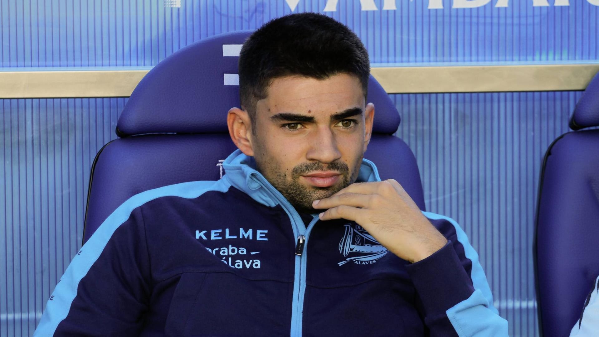 Enzo Zidane auf der Bank: Er kam in der Hinrunde nur auf vier Pflichtspiele für Alavés.