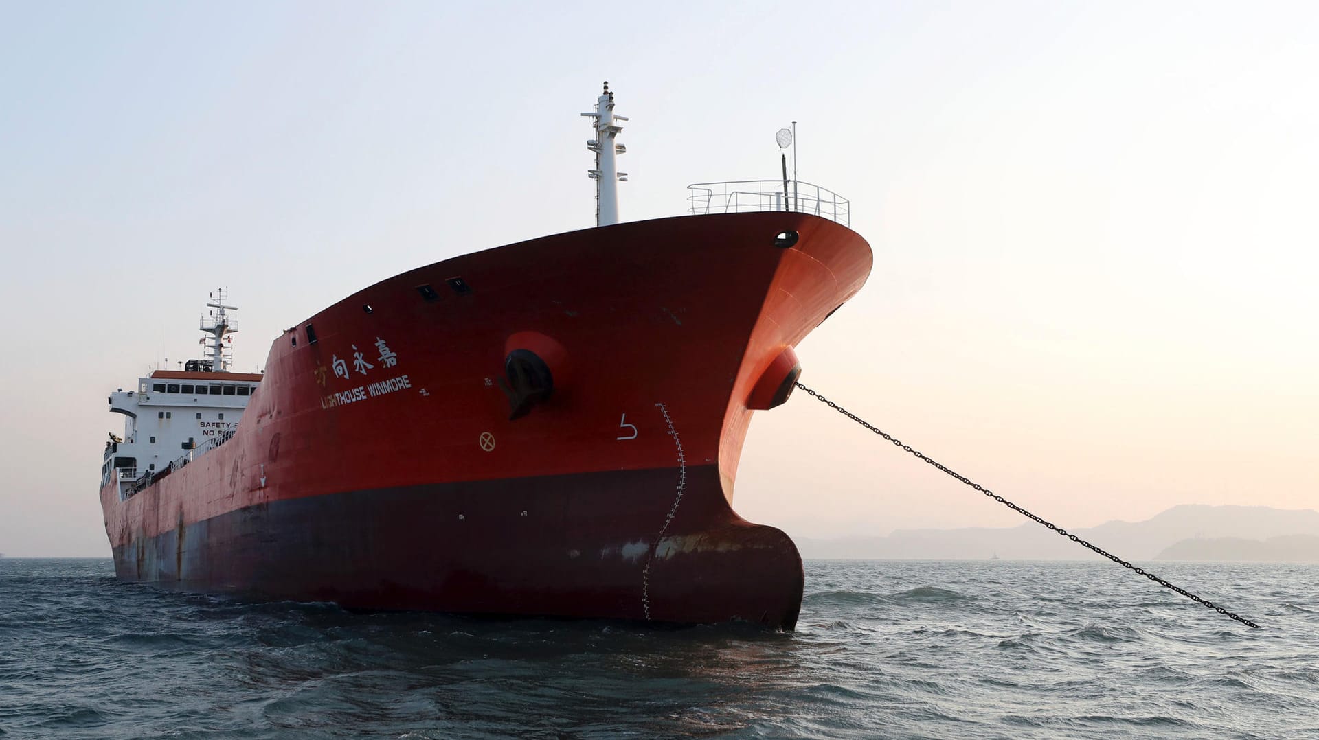 Das Schiff «Lighthouse Winmore» liegt in den Gewässern vor Yeosu (Südkorea).