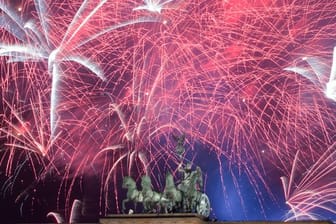 Fulminantes Feuerwerk am Brandenburger Tor.