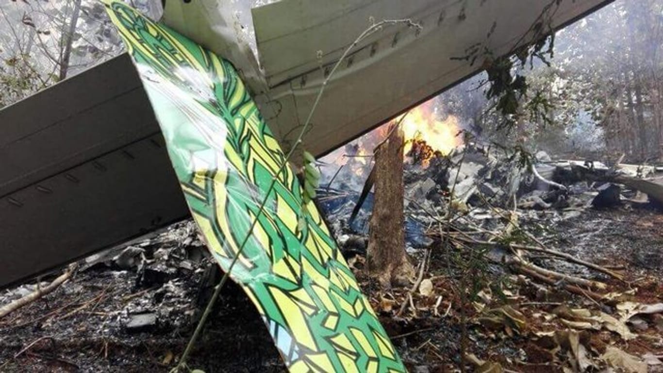 Das Wrack des abgestürzten Flugzeugs in Punta Islita, Guanacaste, Costa Rica.