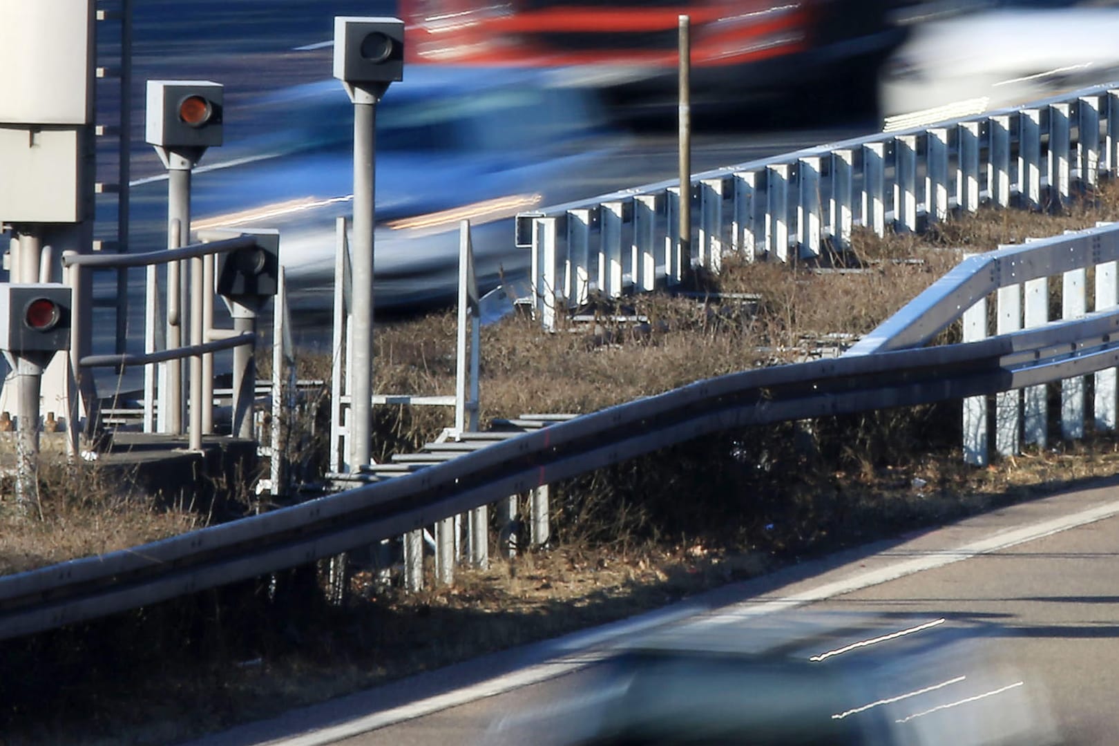 Blitzanlage am Heumarer Dreieck. Hunderttausende Autofahrer wurden 2016 in Köln fälschlich geblitzt.