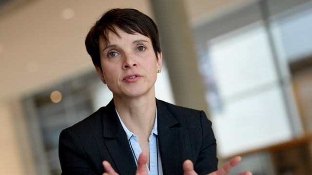Die ehemalige AfD-Vorsitzende Frauke Petry Mitte Dezember bei einem dpa-Interview in Berlin. Die ehemalige AfD-Vorsitzende Frauke Petry Mitte Dezember bei einem dpa-Interview in Berlin.