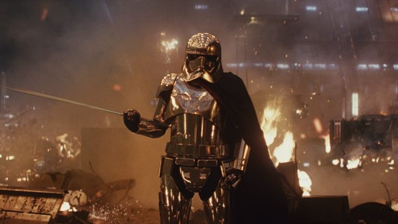 Captain Phasma (Gwendoline Christie) in einer Szene des Films "Star Wars - Die letzten Jedi".
