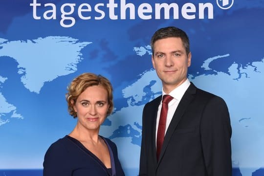 Die Tagesthemen-Moderatoren Caren Miosga und Ingo Zamperoni 2016 in Hamburg.