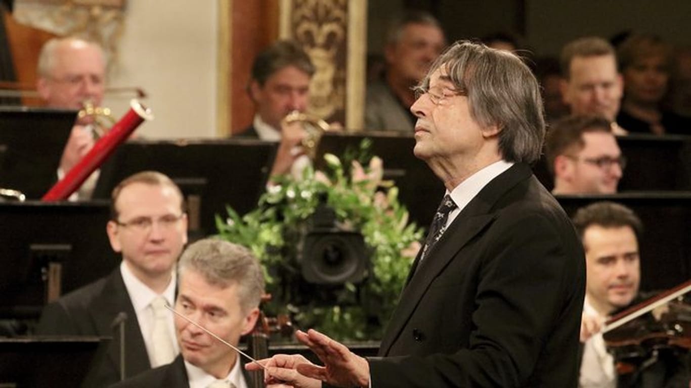 Dirigent Riccardo Muti mit den Wiener Philharmonikern im goldenen Musikvereinssaal in Wien bei der Probe für das Neujahrskonzert.