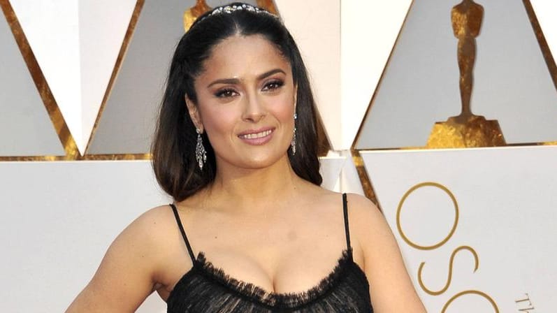 Schauspielerin Salma Hayek: Die Hollywood-Diva posiert im sexy Zweiteiler.