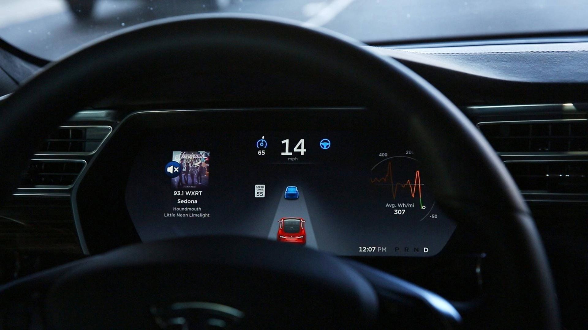 Cockpit eines Tesla S P90D: Crash mit Fahrassistent