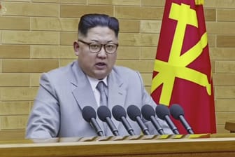 Kim Jong-un: Der nordkoreanische Machthaber deutet an, dass sein Land Sportler zu den Olympischen Winterspielen in Südkorea schicken könnte.
