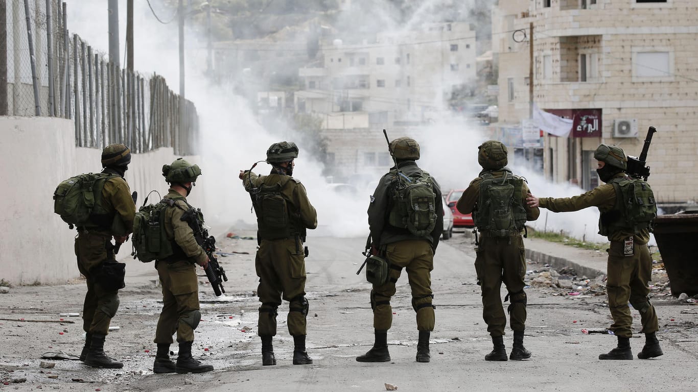 Israelische Soldaten in Hebron im Westjordanland: Die Forderung der israelischen Likud-Partei sorgt für neuen Zündstoff in der Region.