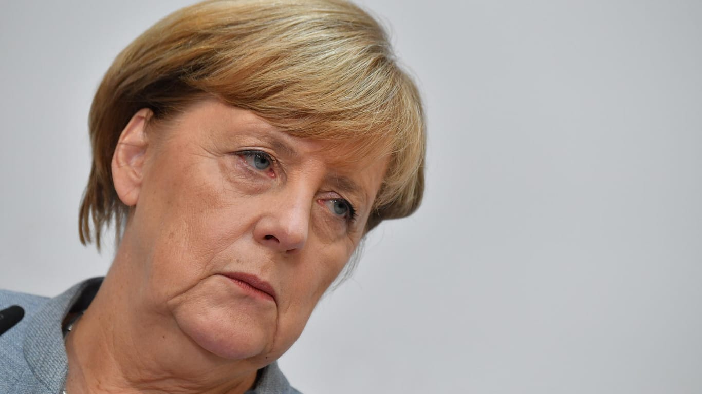 Angela Merkel: Die Kanzlerin gerät im 13. Jahr ihrer Kanzlerschaft immer stärker unter Druck.