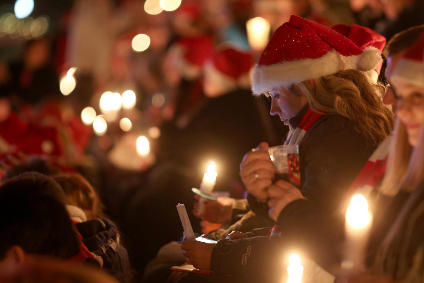 Weihnachtssingen beim 1. FC Union in Berlin: Wer sich über Weihnachten und Silvester nicht mit Nachrichten, sondern mit Feiern, Singen und der Familie beschäftigt hat, kann die wichtigsten Ereignisse der Feiertage hier nachlesen.