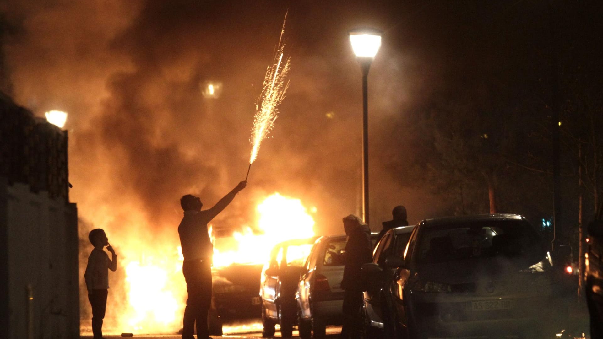 Feuer und Randale: Im französischen Straßburg arten die Silversterfeiern gerne aus - wie hier im Jahr 2014