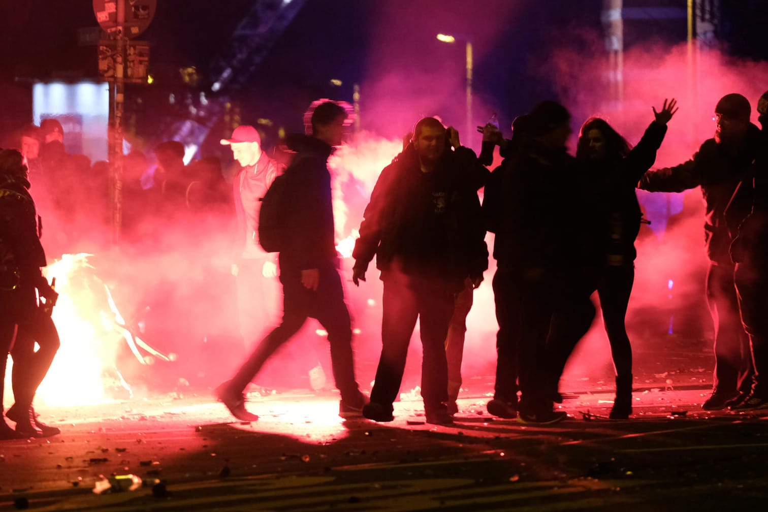 Ausschreitungen an Silvester in Leipzig: Im Stadtteil Connewitz wurden Polizisten mit Böllern und Steinen attackiert.