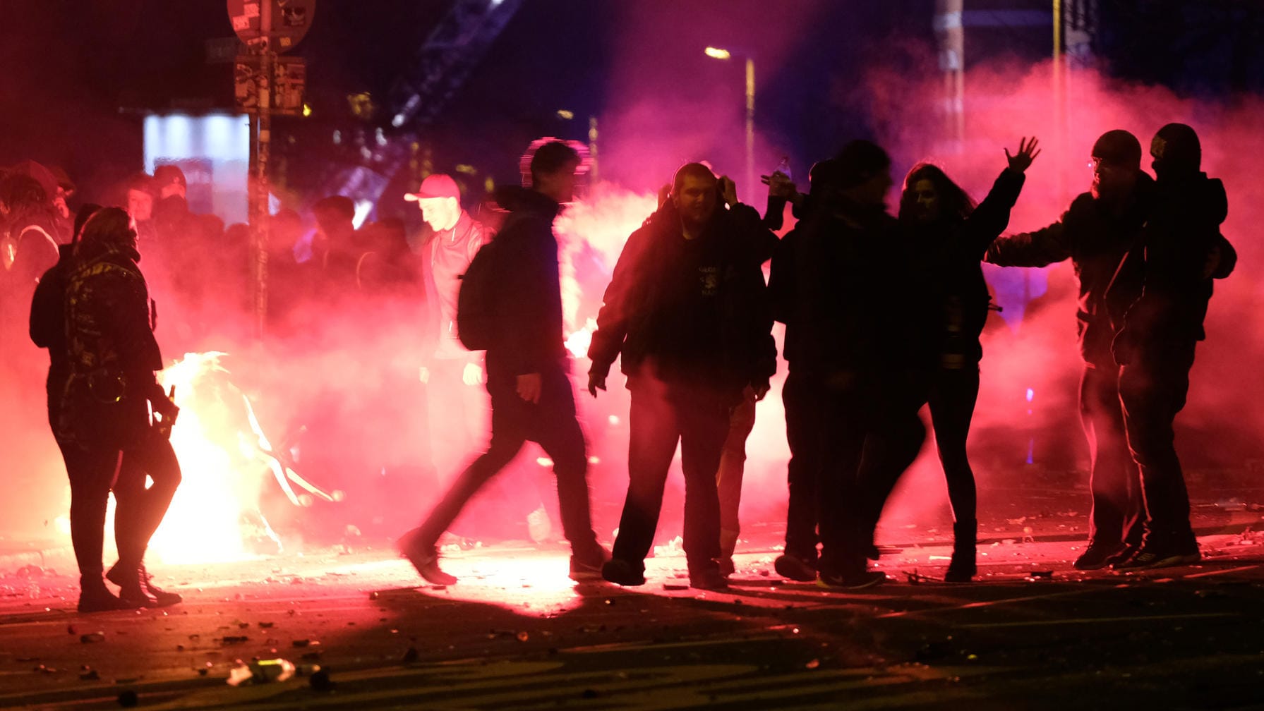 Ausschreitungen an Silvester in Leipzig: Im Stadtteil Connewitz wurden Polizisten mit Böllern und Steinen attackiert.