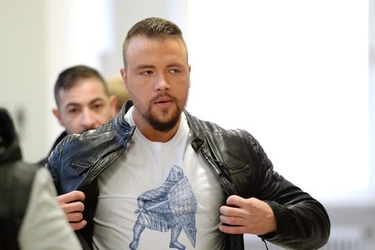 Der deutsche Rapper Kollegah (r) zahlt nun doch eine Geldstrafe von 18 000 Euro für den Angriff auf einen Konzertbesucher.