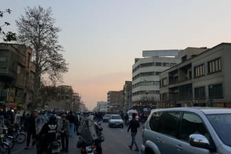 Seit Tagen protestieren Iraner überall im Land, auch wie hier im Bild in der Hauptstadt Teheran