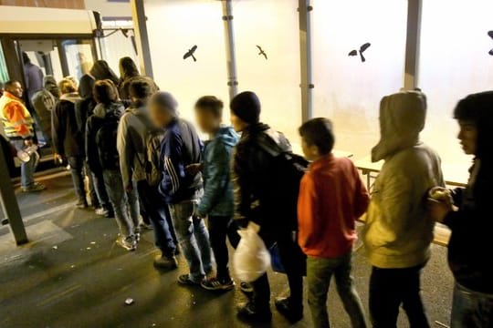 Junge Transitflüchtlinge im November 2015 in Rostock.