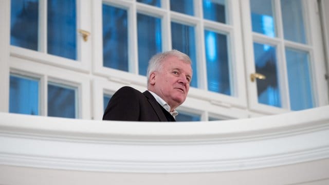 Horst Seehofer, Vorsitzender der CSU, kommt in Berlin zu einem Treffen der Partei- und Fraktionschefs von CDU, CSU und SPD in Berlin.
