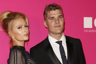 Das US-Sternchen Paris Hilton und ihr Verlobter Chris Zylka.