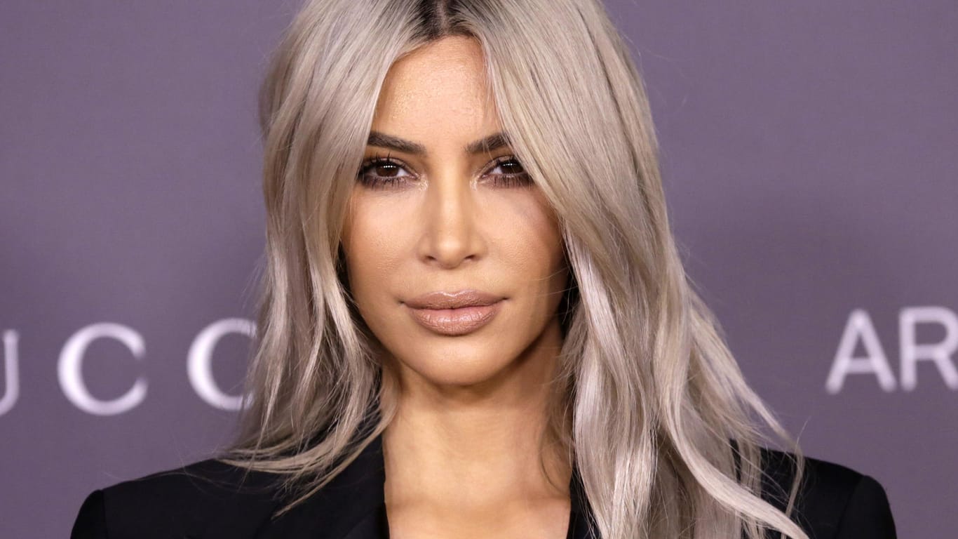 Kim Kardashian: Die Gesundheit von Söhnchen Saint bereitete dem It-Girl zum Jahreswechsel hin Sorgen.