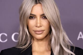 Kim Kardashian: Die Gesundheit von Söhnchen Saint bereitete dem It-Girl zum Jahreswechsel hin Sorgen.