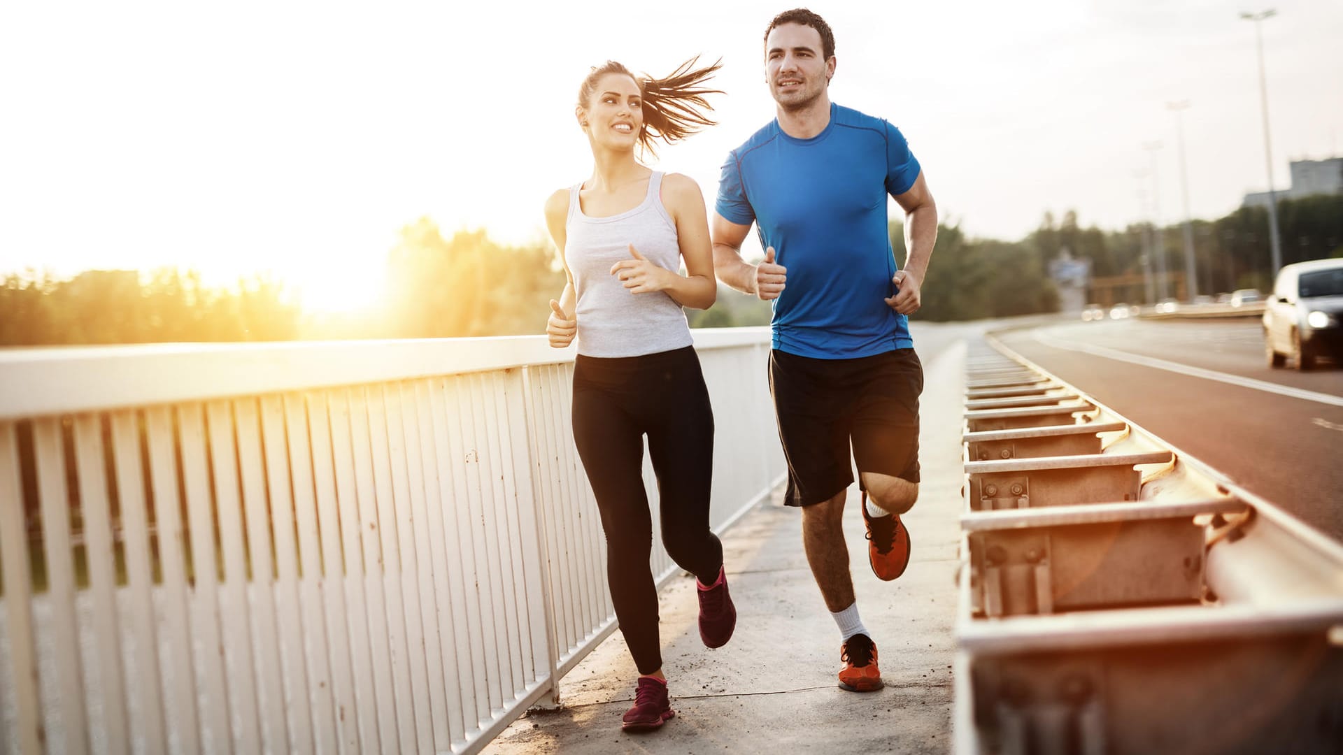 Aktives joggendes Pärchen Aktives joggendes Pärchen
