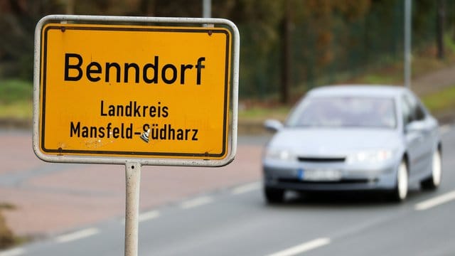 In einer Wohnung in Benndorf hat die Polizei zwei tote Säuglinge gefunden. In einer Wohnung in Benndorf hat die Polizei zwei tote Säuglinge gefunden.