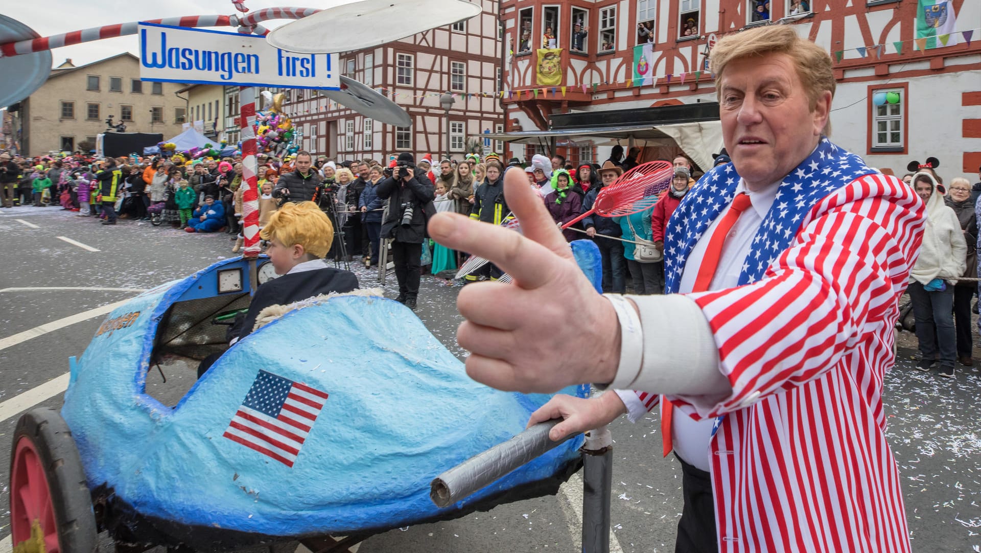 Donald Trump war bereits im Jahr 2017 bei vielen Festumzügen ein Thema – auch in dieser Saison wird man ihn wieder sehen.