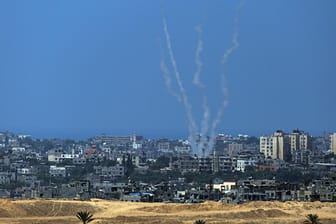 Abschuss von Raketen aus dem Gazastreifen: Die Zahl der Angriffe nahm zuletzt wieder zu.