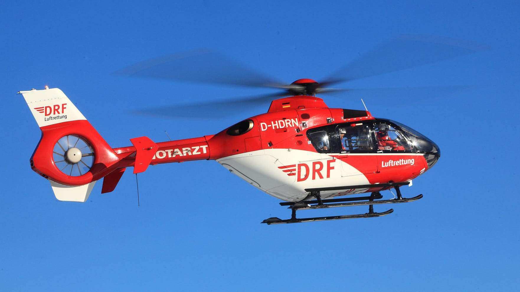 Ein Hubschrauber der Deutschen Rettungsflugwacht (Symbolbild)