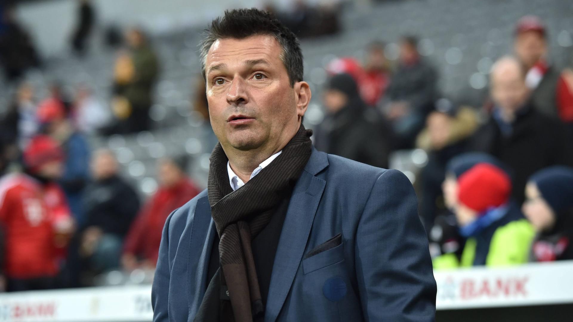 Christian Heidel: Schalkes Manager ist sauer über das Verhalten des FC Bayern München.