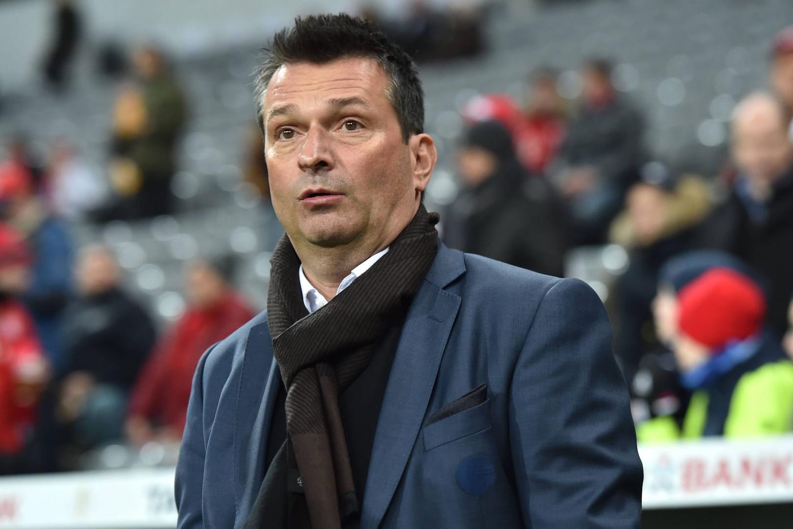 Christian Heidel: Schalkes Manager ist sauer über das Verhalten des FC Bayern München.