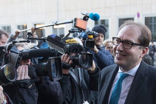 CSU-Landesgruppenchef Alexander Dobrindt kommt zu einem Treffen der Partei- und Fraktionschefs von CDU, CSU und SPD in Berlin.