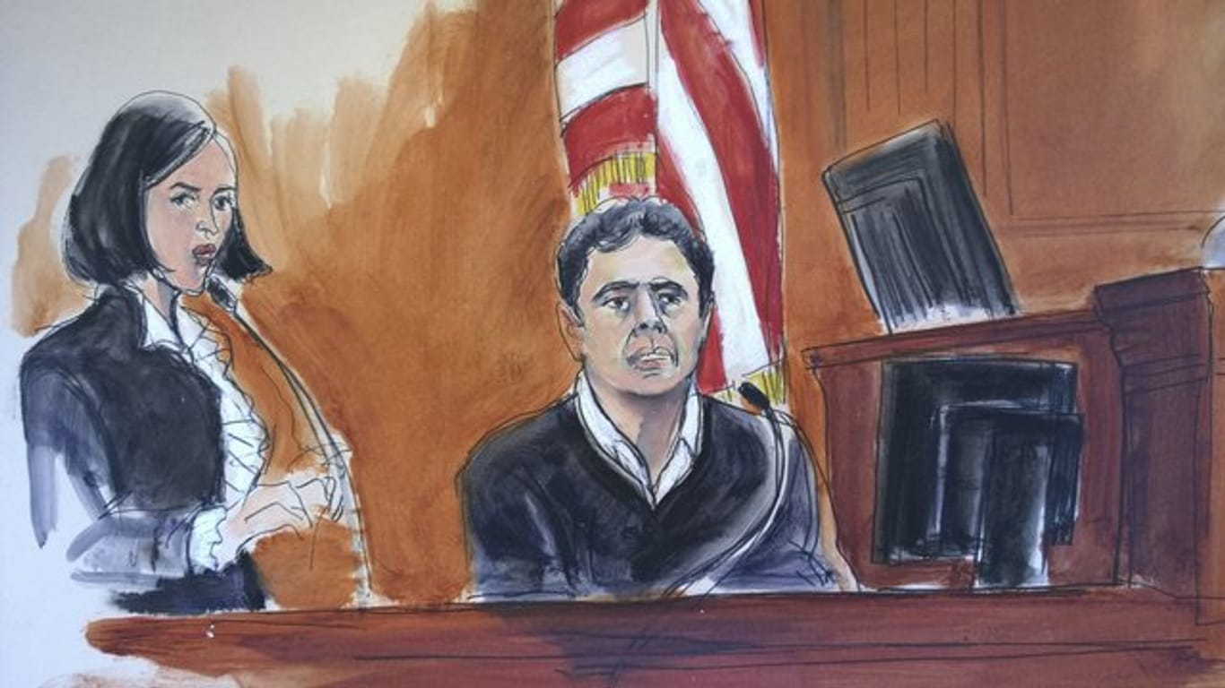 Die Gerichtszeichnung zeigt Mehmet Atilla (r) bei seiner Aussage vor einem Gericht in New York.